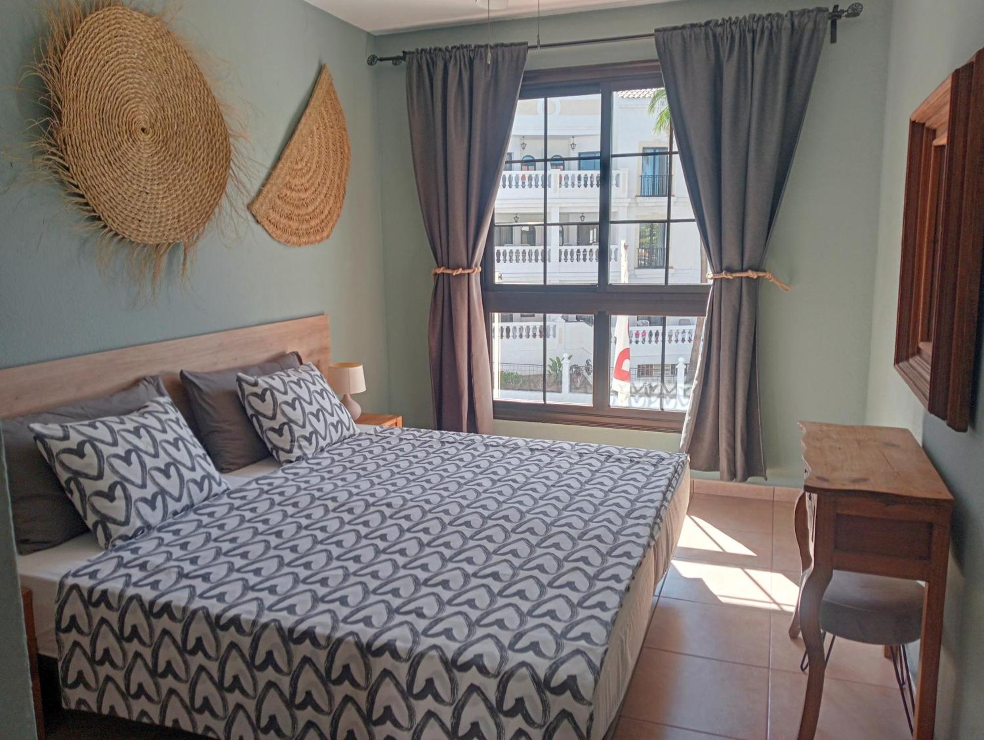 Greatly Located Apartment With Heated Pool, Los Cristianos Los Cristianos  Luaran gambar