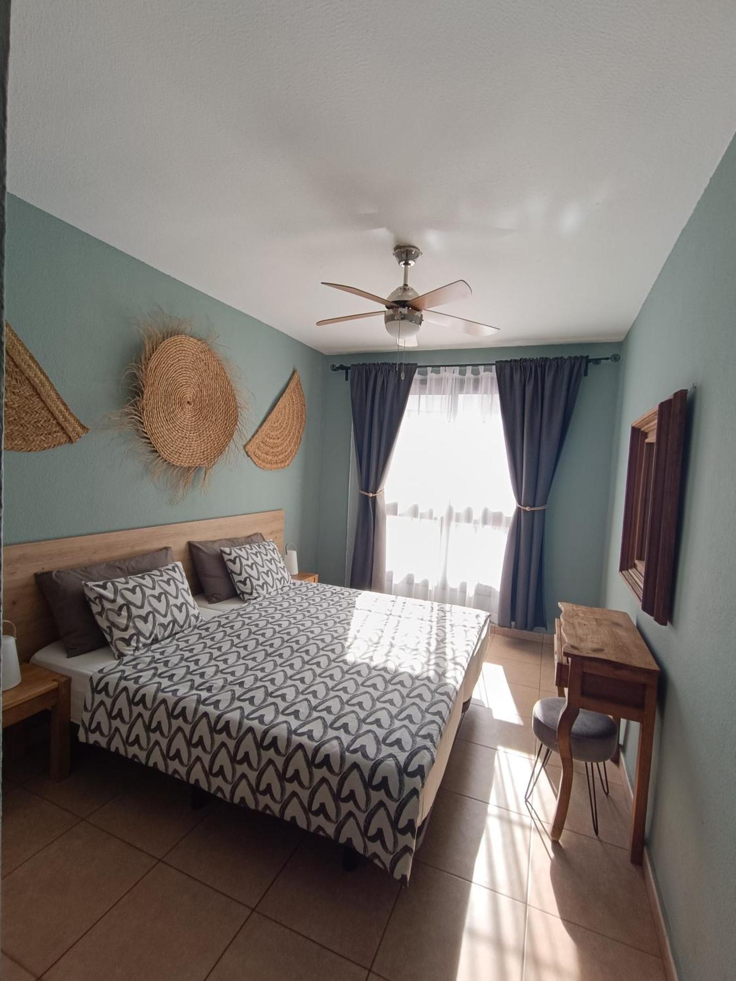 Greatly Located Apartment With Heated Pool, Los Cristianos Los Cristianos  Luaran gambar